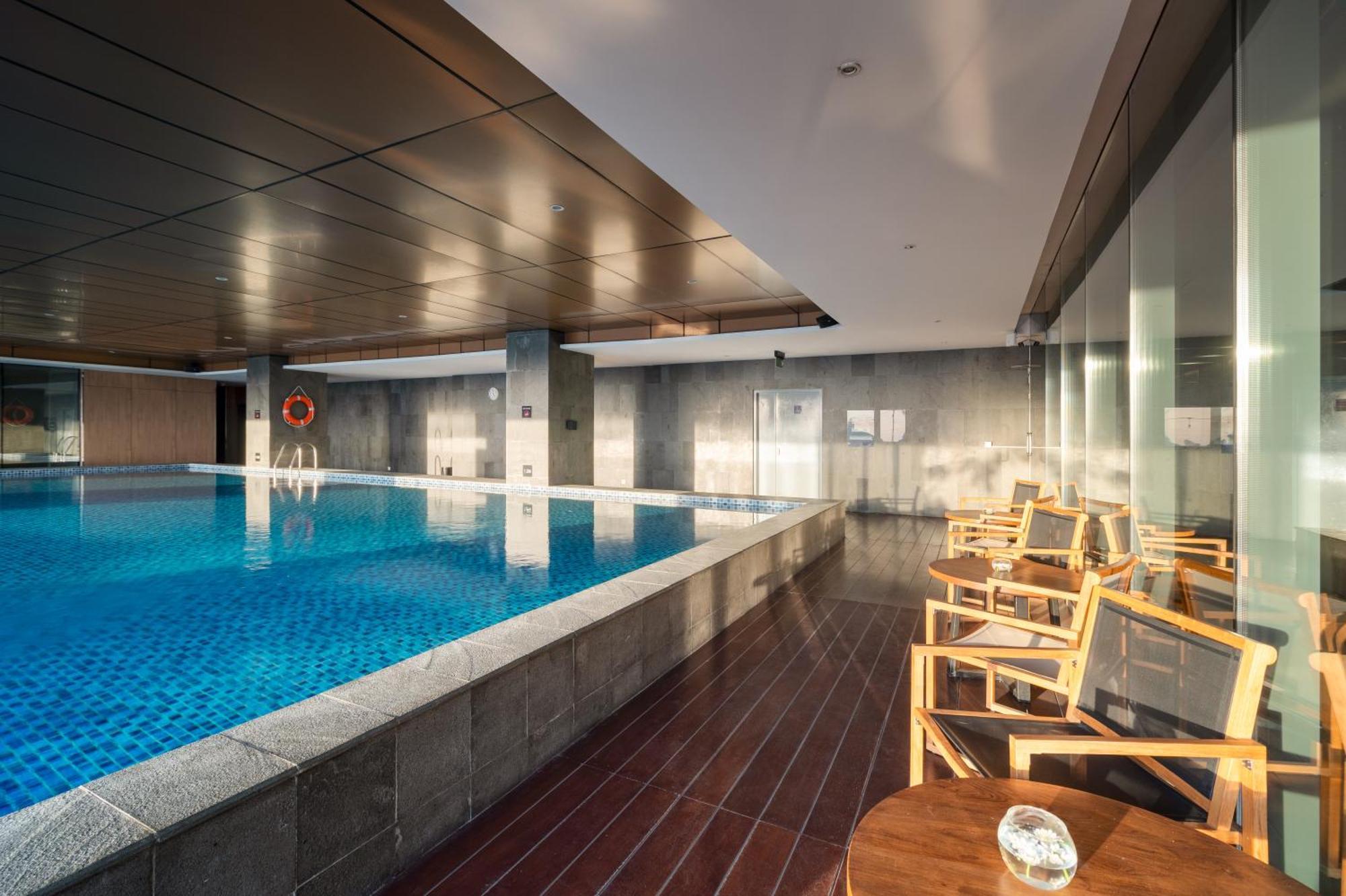 โอ๊ควูด โฮเต็ล แอนด์ เรสซิเดนซ์ ซูราบายา Aparthotel สุราบายา ภายนอก รูปภาพ