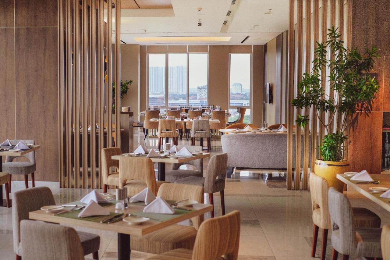 โอ๊ควูด โฮเต็ล แอนด์ เรสซิเดนซ์ ซูราบายา Aparthotel สุราบายา ภายนอก รูปภาพ